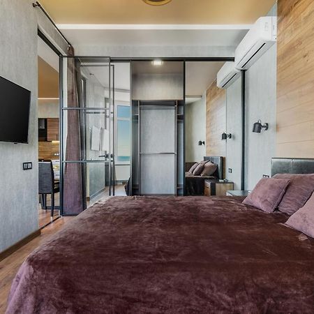 Sea Symphony Wood Style Apartment Odessa Dış mekan fotoğraf