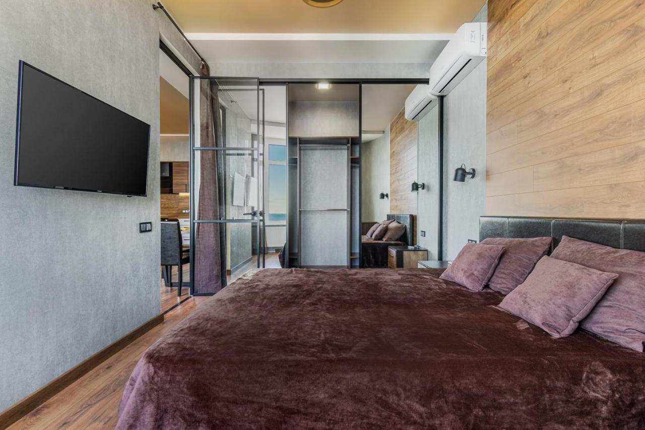 Sea Symphony Wood Style Apartment Odessa Dış mekan fotoğraf